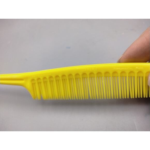 Tupperware Comb 8" Hair Teaser Rat Tail Mold #61 Yellow - Picture 3 of 3